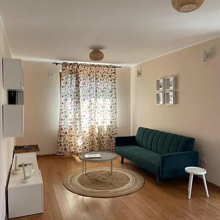 Cozy Old Town Apartment *